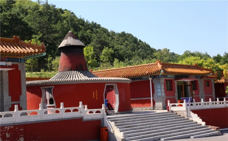 墓区正门入口