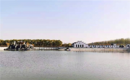 墓地湖水