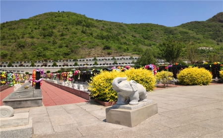 德陵公墓环境